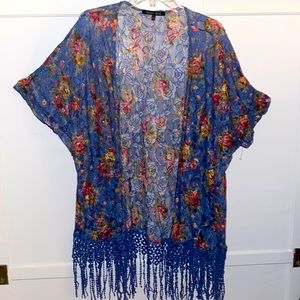 Lovely Lace Floral Kimono - Sz. XL. Short sleeves by: Sweet Rain 🌺🌸